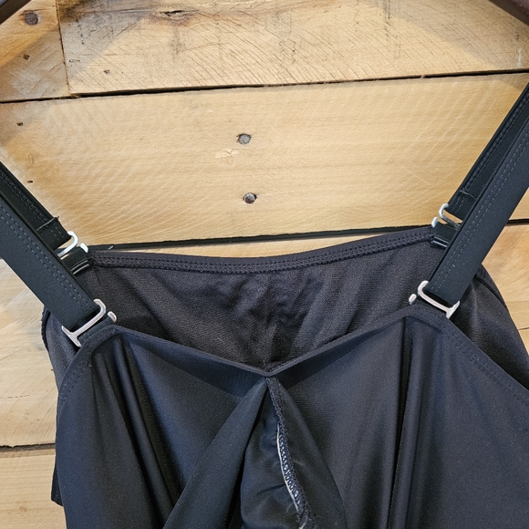 Meet.Curve black crisscross off the shoulder one piece swimsuit in size XL - Picture 6 of 9